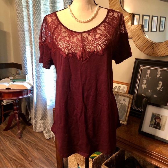 New York & Company Tops - NWOT Maroon lace top with lace short sleeves